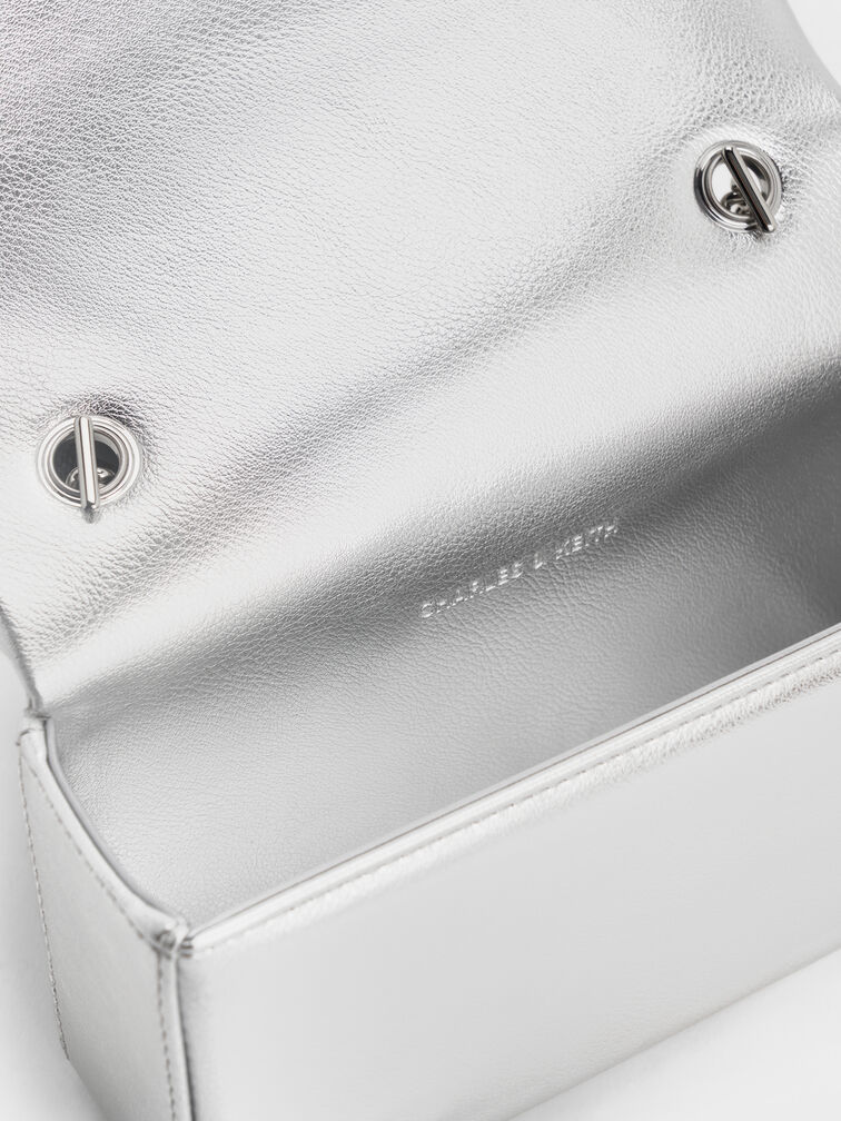 حقيبة معدنية مزينة بحزام ومقبض سلسلة وإبزيم كريستالي, فضي, hi-res