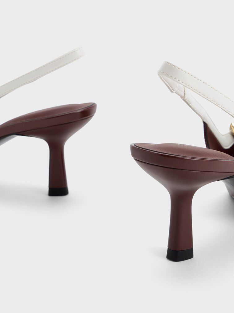حذاء مفتوح من الخلف بلونين وكعب أنيق وحليات معدنية, ماروني, hi-res