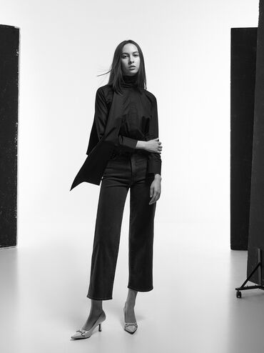 حذاء بمقدمة مدببة وكعب كيتن ولمسات معدنية, أبيض طباشيري, hi-res