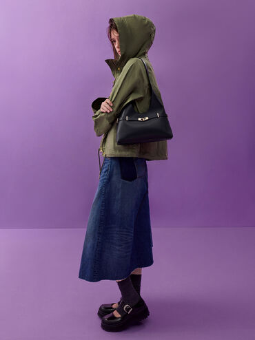 شنطة هوبو أرليت بحزام مع تفاصيل ميتاليك, أسود, hi-res