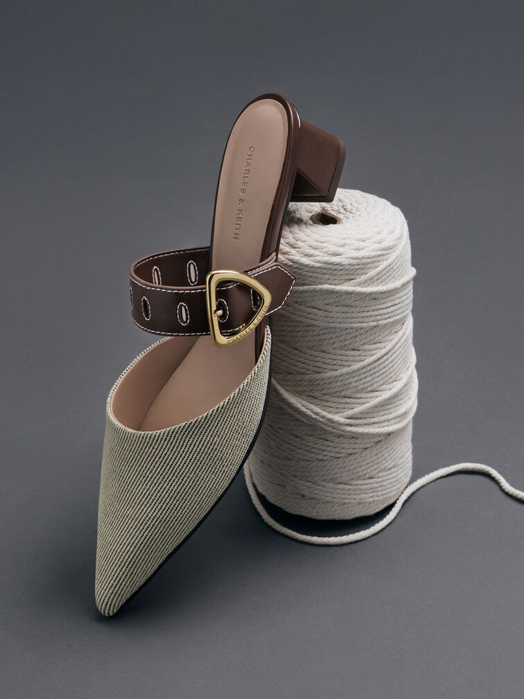 صندل مولز بكعب عالٍ سيفي تويل بإبزيم بلمسة معدنية ومقدمة مدببة, بنى, hi-res