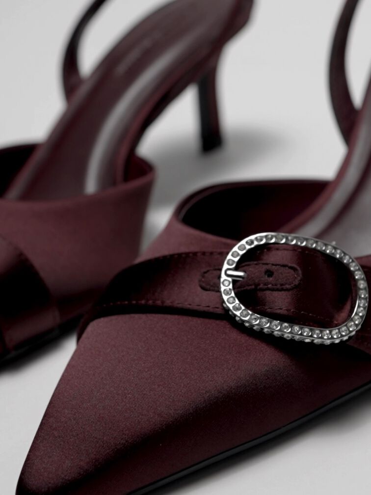 حذاء جاني من البوليستر المعاد تدويره بكعب عالٍ وتصميم مفتوح من الخلف وحزام كاحل مزين بالكريستال, برغندي, hi-res