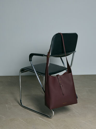 شنطة هوبو بريل بجلد معاد تدويره وحزام, أحمر توتي فاخر, hi-res