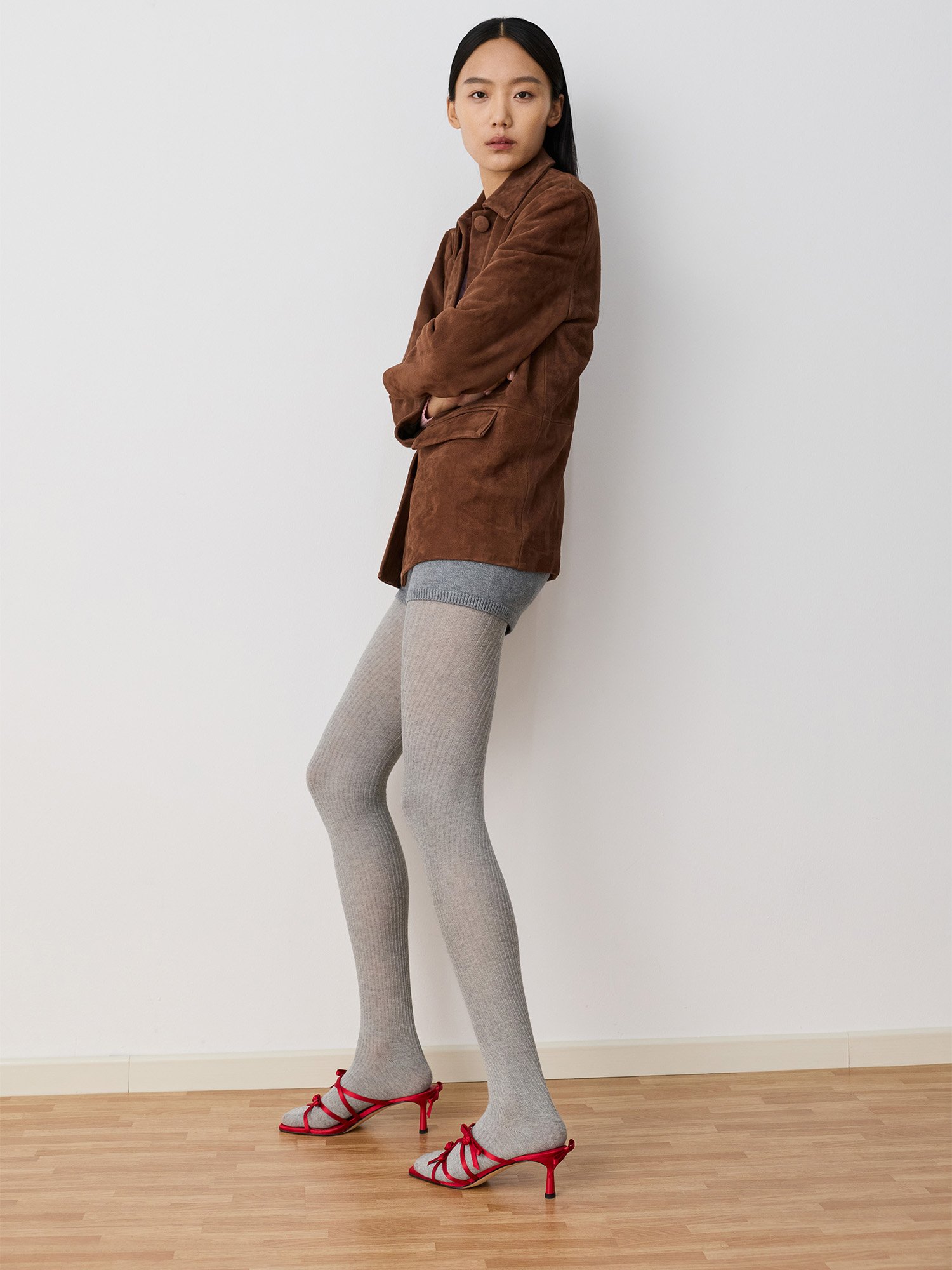 حذاء ميول بكعب ومقدمة مدببة باللون الوردي الفاتح مع فيونكة على شكل وردة من تشارلز آند كيث