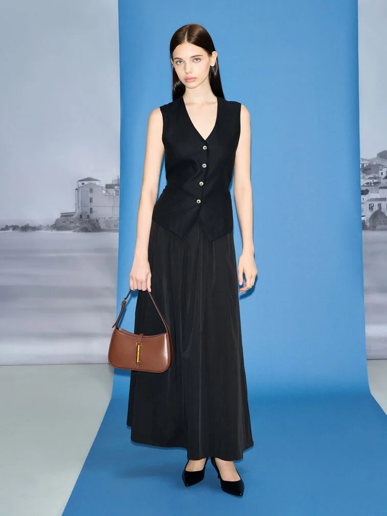 حقيبة الكتف النسائية سيسيا بحلية معدنية ولون بني شوكولاتة – تشارلز آند كيث