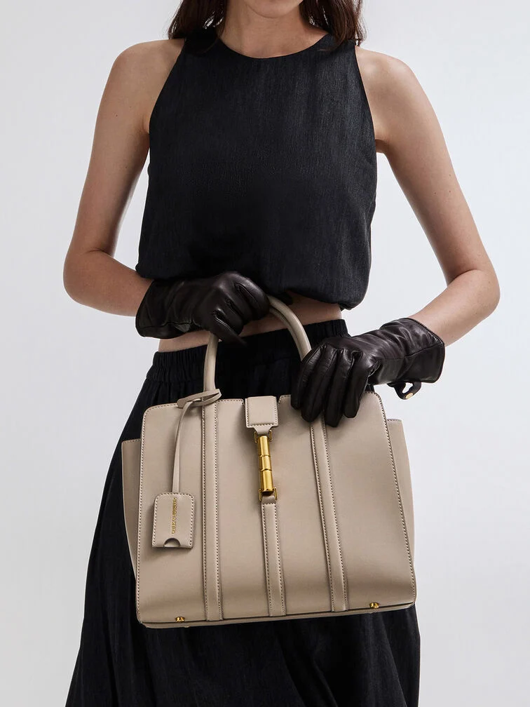 حقيبة توت باج كبيرة سيزيا بتفاصيل معدنية باللون الرمادي الدافئ،- تشارلز آند كيث