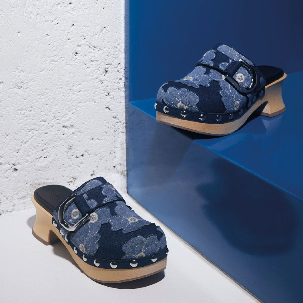 Women's blue Gabine floral denim studded clogs - CHARLES & KEITH SA​