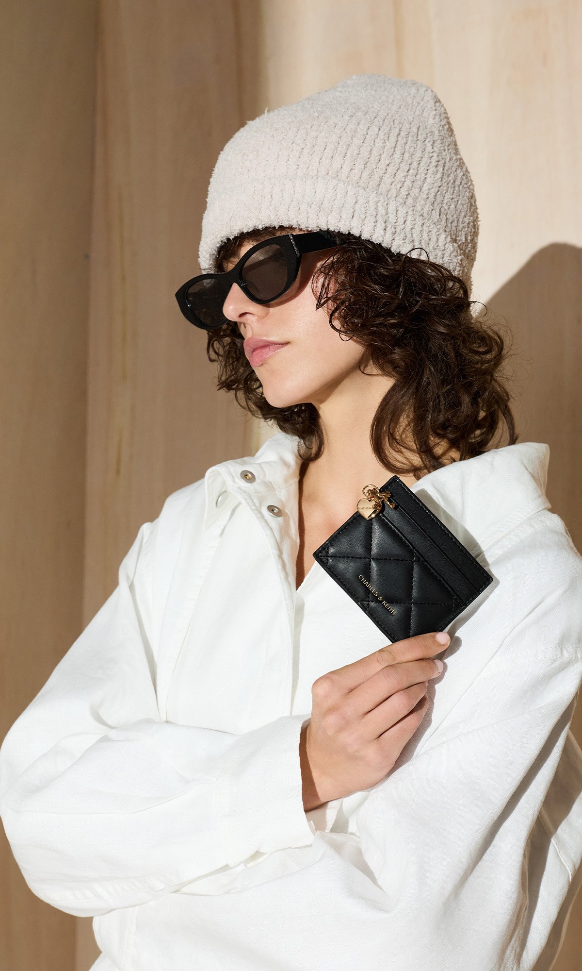 حافظة بطاقات مبطّنة باللون الأسود أميثيست – تشارلز آند كيث